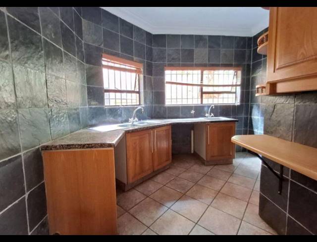 5 BEDROOM HOUSE FOR SALE IN MEYERSDAL